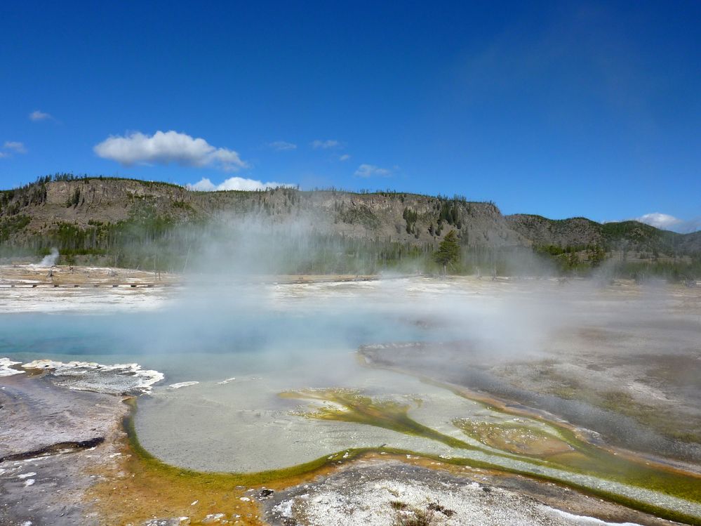 Yellowstone Biscuit basin (48).JPG